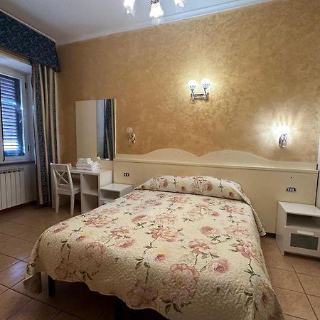 Hotel Near Termini Station à Rome Extérieur photo