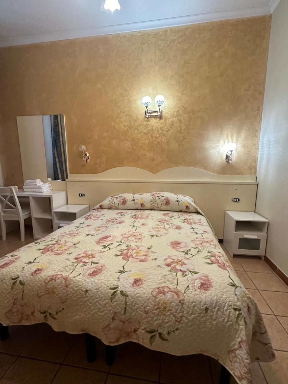 Hotel Near Termini Station à Rome Extérieur photo