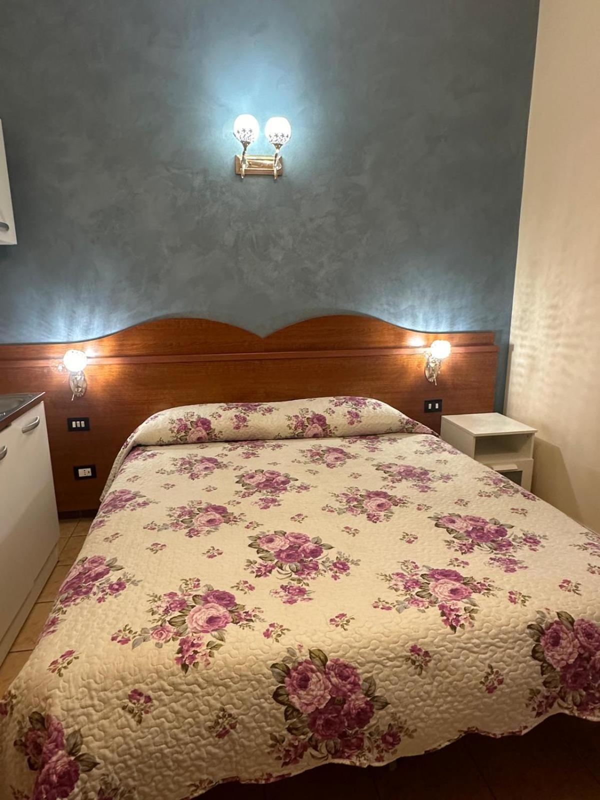 Hotel Near Termini Station à Rome Extérieur photo