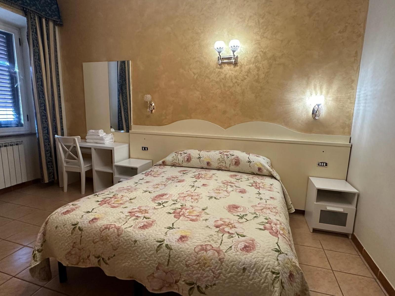 Hotel Near Termini Station à Rome Extérieur photo