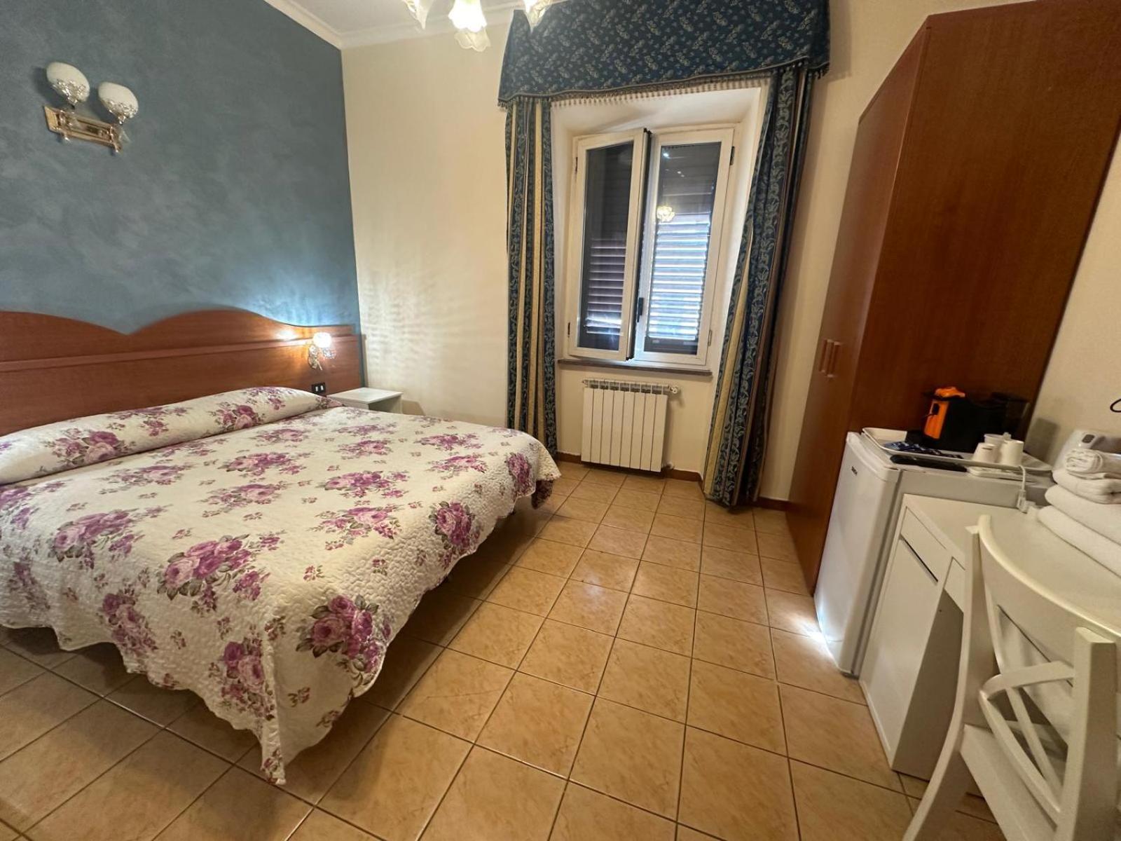 Hotel Near Termini Station à Rome Extérieur photo