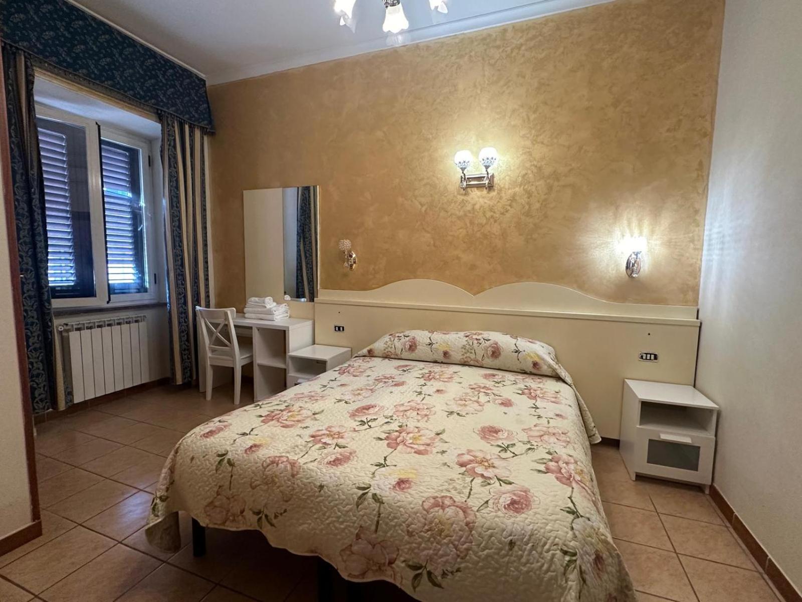 Hotel Near Termini Station à Rome Extérieur photo