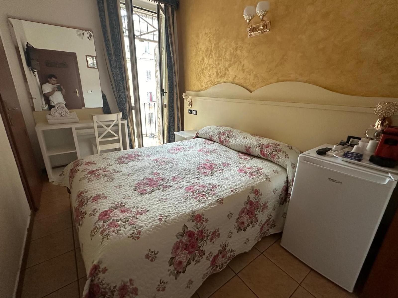 Hotel Near Termini Station à Rome Extérieur photo
