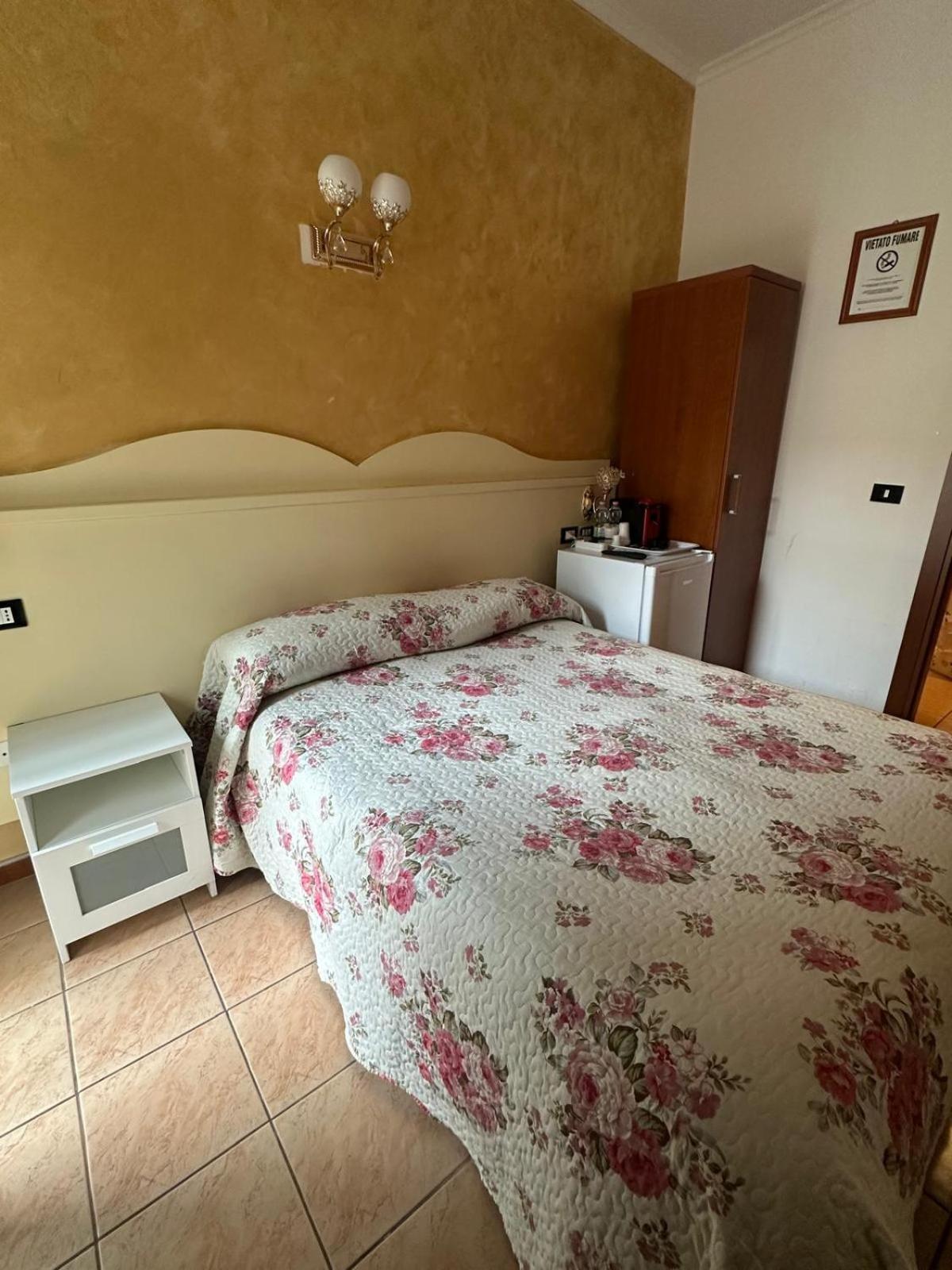 Hotel Near Termini Station à Rome Extérieur photo