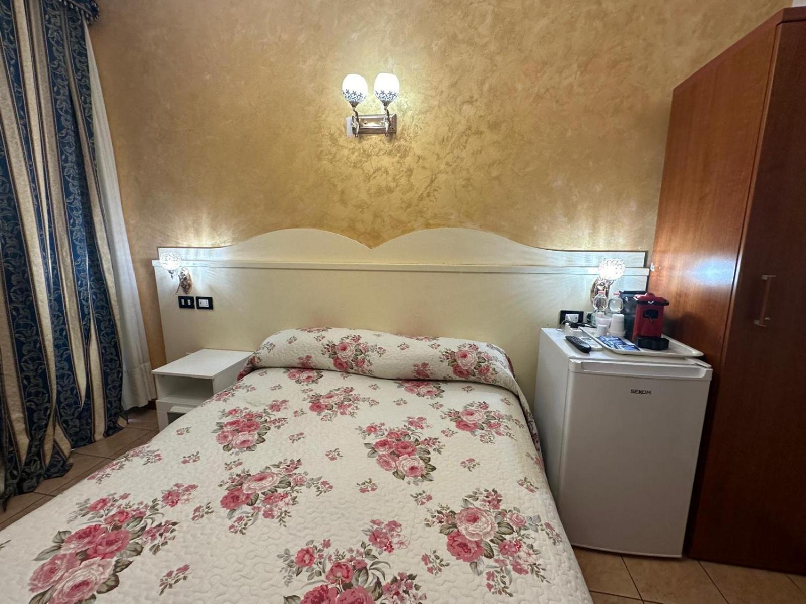 Hotel Near Termini Station à Rome Extérieur photo